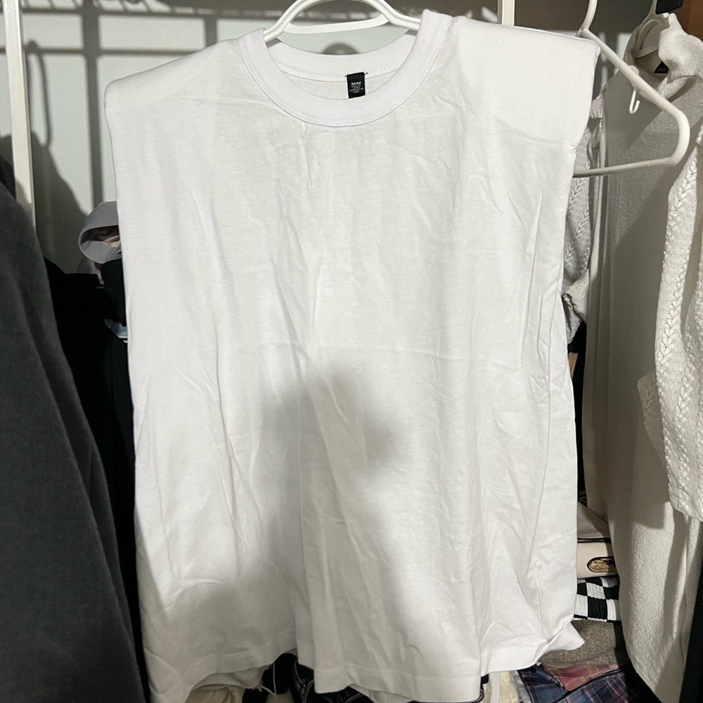 Design Lab t-shirt with shoulder pads